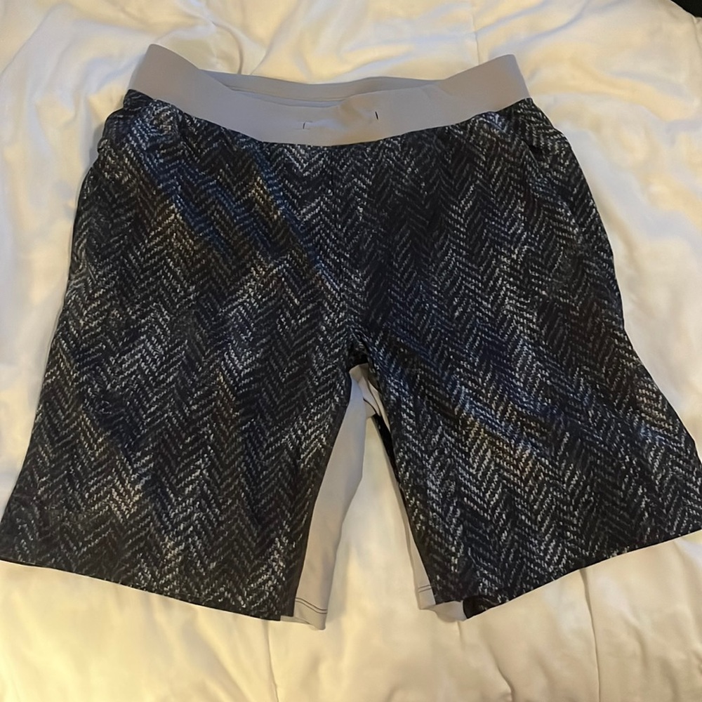 Men’s Large Lululemon Athletic Shorts